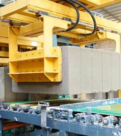 脫模機及(ji)吊具