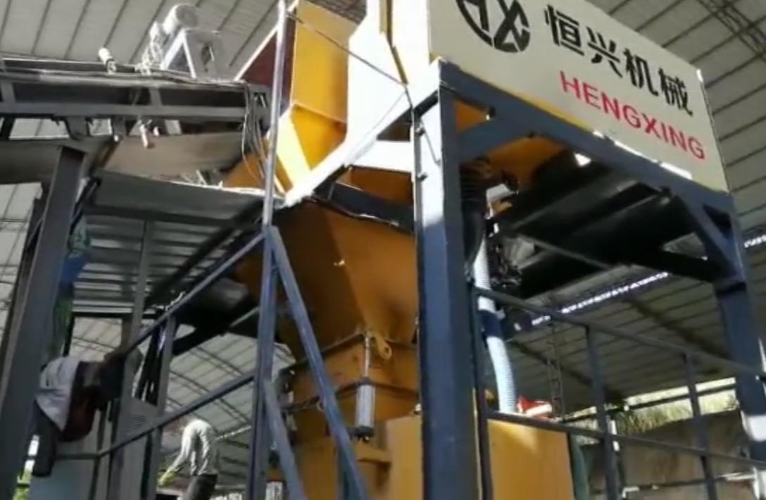 免蒸(zhēng)加氣塊(kuài)設備 免(miǎn)蒸加氣(qi)磚生産(chan)線現場(chang)視頻